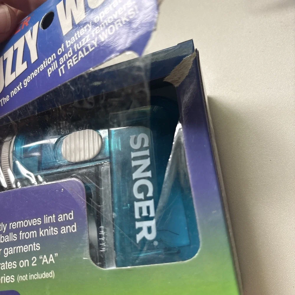 Vintage Singer Fuzzy Wuz Cordless Fabric Shaver & Lint Remover -